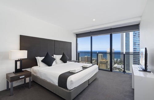 Surfers Paradise Apartment | Circle on Cavill - 20th Floor Luxury