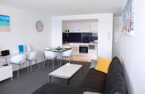 Surfers Paradise Apartment | Circle on Cavill - In the heart of paradise