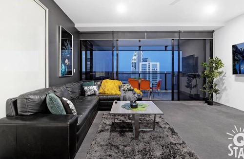 Surfers Paradise Apartment | ♦️ Circle on Cavill - 3 Bedroom Ocean View Apartment Good for 8 Guests — Q Stay