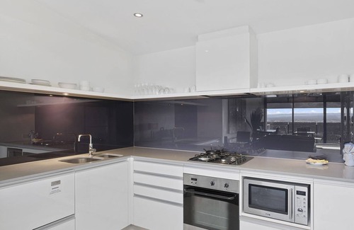 Surfers Paradise Apartment | Circle on Cavill – 1 Bed + Study Hinterland Views