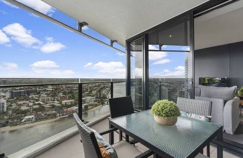 Surfers Paradise Apartment | Circle on Cavill – 1 Bed + Study Hinterland View