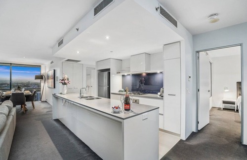 Surfers Paradise Apartment | Circle on Cavill, 2 bed,Pool,Spa