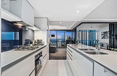Surfers Paradise Apartment | Circle on Cavill, 2 bed,Pool,Spa