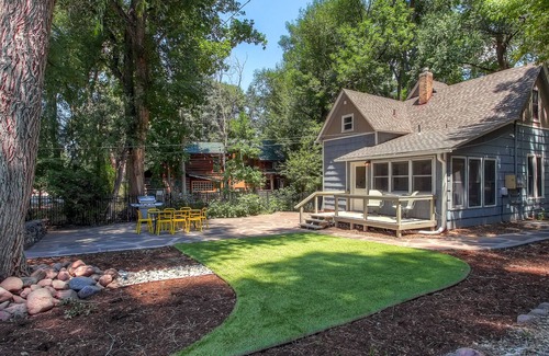 Broadmoor House | Circus Themed Stay: family, creekside, big trees, patio, gas fireplace, foosball