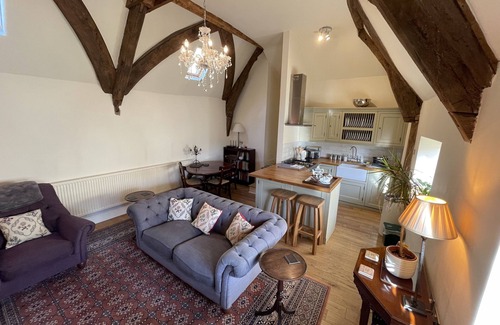 Cirencester Apartment | Cirencester, Capital of The Cotswolds - Grade II listed Town House