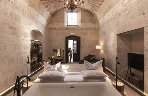 Historical Center Hotel | CIRQA - Relais & Châteaux