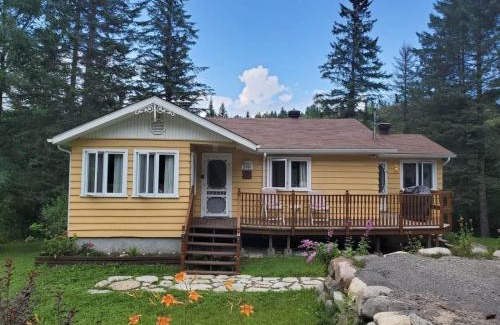 Chertsey Ski Chalet | CITQ 303469.CHALET OASIS DE PAIX. BORD DE L’EAU.4 SAISONS.À LOUER