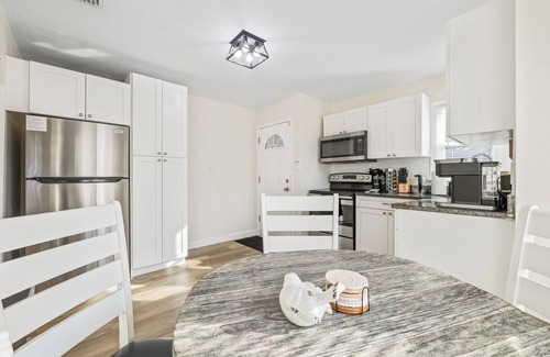 Sulphur Springs House | Citrus Grove Retreat: Fun, Relaxation, & Sunshine - 3bdr 2ba