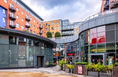 Sheffield Apartment | City 2 Bed, 2 Bath, Free Parking & WiFi