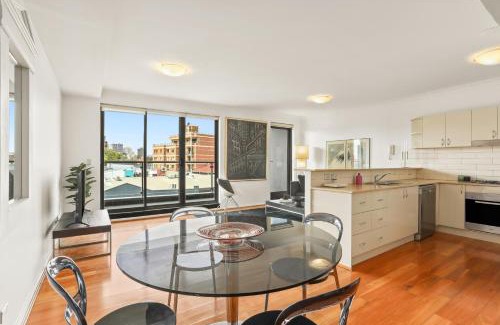 Redfern Apartment | City 2 Bed 2 Bath Parking, Mins to Train and CBD