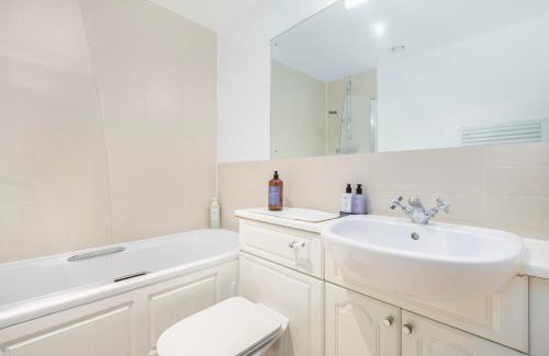 Queenhithe Apartment | City 2BR Near Thames & Bank