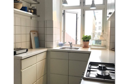 Frederiksberg C Apartment | City Apartment in Copenhagen with 2 bedrooms sleeps 3