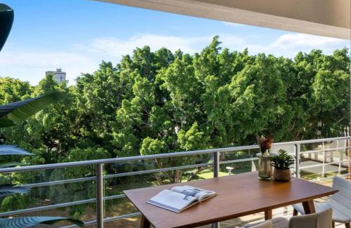 South Brisbane Apartment | City Beach At your door! 3BR retreat at South Bank