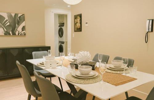 South Brisbane Apartment | City Beach At your door! 3BR retreat at South Bank