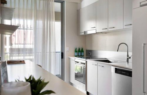 South Brisbane Apartment | City Beach At your door! 3BR retreat at South Bank