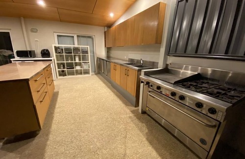 City Beach House | City Beach Home - Dazzling Ocean Views Sleeps 9