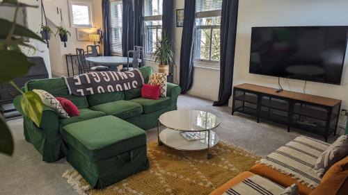 Seven Dials Apartment | City Beach Loft Apartment Free Parking
