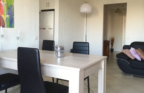 Decines-Charpieu Apartment | City Break LYON EUREXPO GRAND STADE OL + Parking + Wifi Fiber/Gites de France *