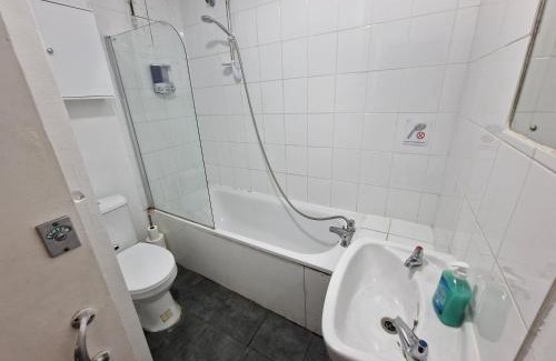 Whitechapel House | City Budget Guesthouse