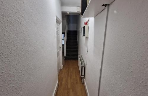 Whitechapel House | City Budget Guesthouse