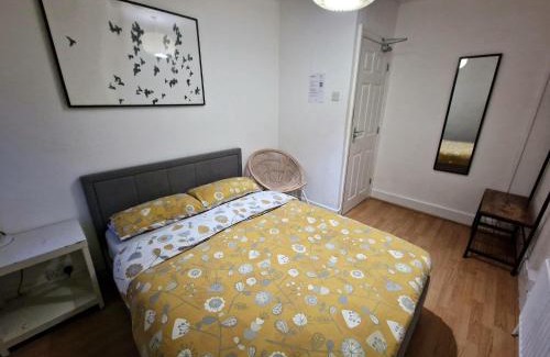 Whitechapel House | City Budget Guesthouse