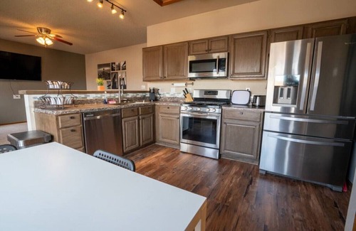 Northeast Colorado Springs House | City Center Chalet 💦Hot Tub 🔥Pit 🏔Slide - 10min➜USAFA