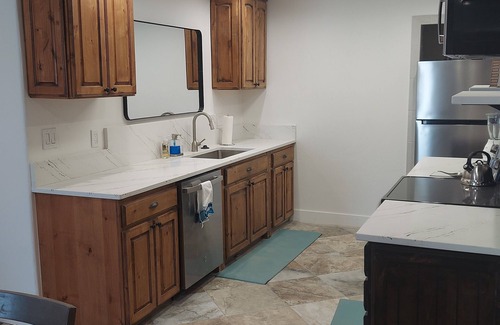 Hurricane Apartment | City Center Flat! Downtown Hurricane on State Street! Charming 2 bed w/kitchen!