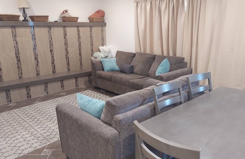 Hurricane Apartment | City Center Flat! Downtown Hurricane on State Street! Charming 2 bed w/kitchen!