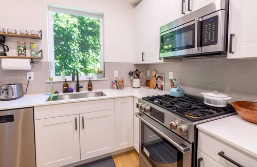 Atlantic House | City Central | 3BR + Rooftop | 5 min DT & Stadium