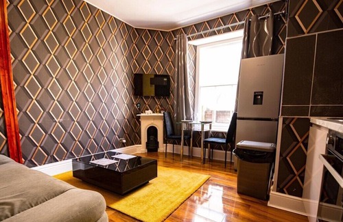 Truro Apartment | City Centre Apartment With Ensuite