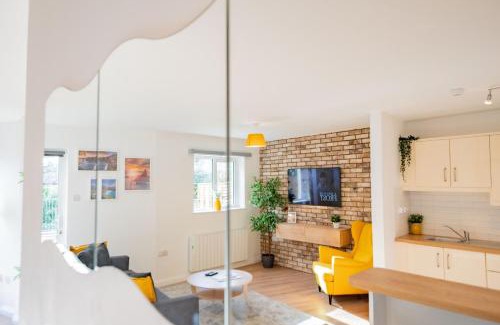 Galway City Centre Apartment | City Centre Escape with LARGE Terrace, Sleeps 7
