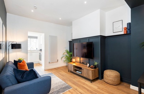 Newport Apartment | City Centre Living: One-Bedroom Oasis at Crescent Apartments