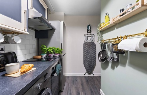 Whitechapel Apartment | City Centre Oasis near Liverpool Street