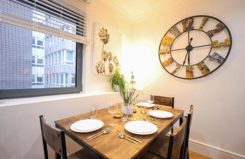 Bristol City Centre Apartment | City Centre, Spacious, Ensuite, Smart TV, Sofa Bed