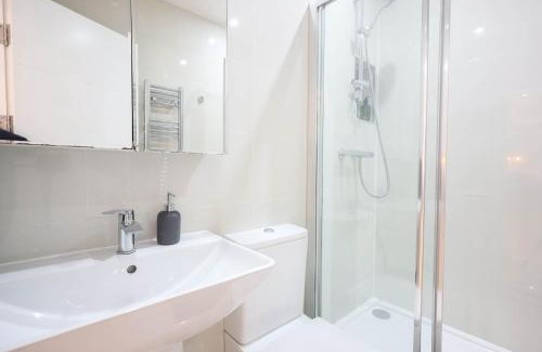 Bristol City Centre Apartment | City Centre, Spacious, Ensuite, Smart TV, Sofa Bed
