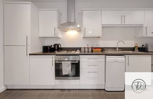 Colchester House | City Centre | Station | Parking | Contractors