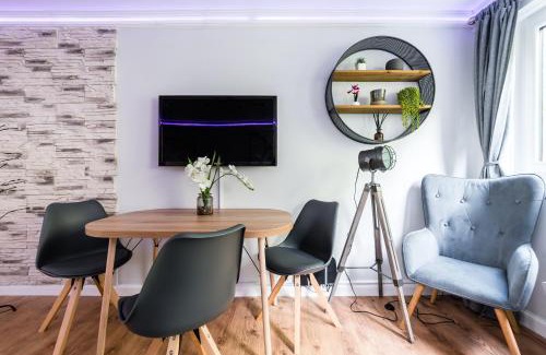 Newington Apartment | City Centre Stylish Apartment With Free Parking