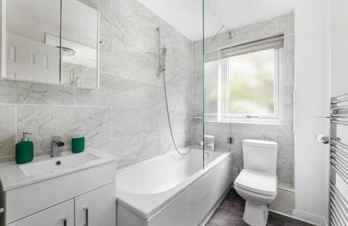 Newington Apartment | City Centre Stylish Apartment With Free Parking