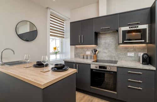Aberdeen West End Apartment | * City Centre * Unique Space *