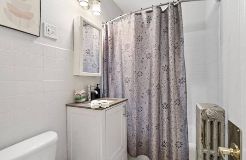 Hyde Park Apartment | City Charm Studio Apt in Chicago