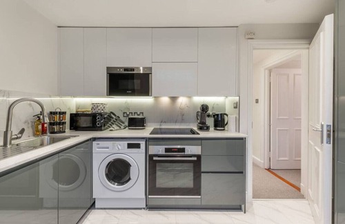 Marylebone Apartment | City Chic: 3 Bedroom, 3 Bathroom Luxury Living