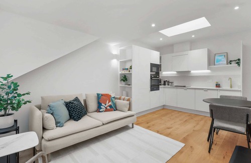 Eastbourne City Centre Apartment | City Chic by the Coast - Stylish Apartment