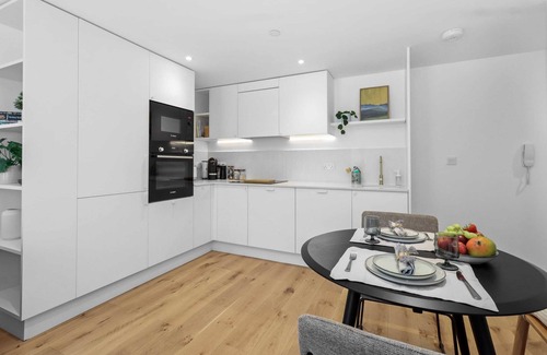 Eastbourne City Centre Apartment | City Chic by the Coast - Stylish Apartment