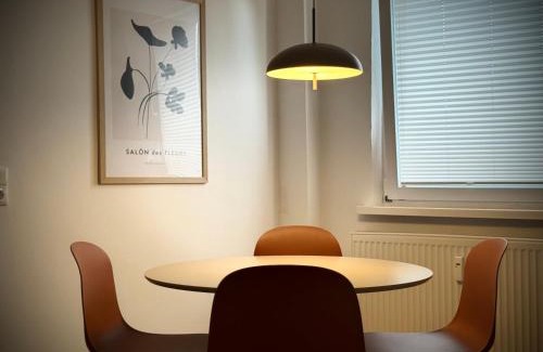 Bayreuth Apartment | City-Close - King Bed & Free Garage