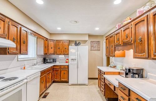 Midwest City House | City Coop 3B in Midwest City. Hosting Happy Guests since 2018.