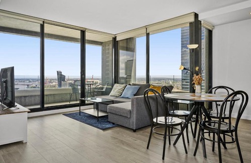 Melbourne Central Business District Apartment | City Escape - 2 mins from Southern Cross