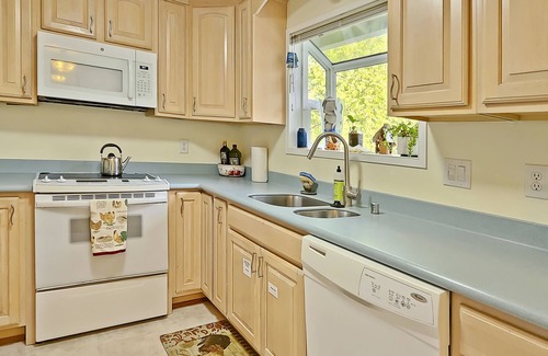 Lynnwood House | City Escape – Quiet, Comfortable & Convenient