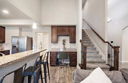 Southeast Houston House | City Getaway | Yard BBQ | Games | WiFi | Pets Ok