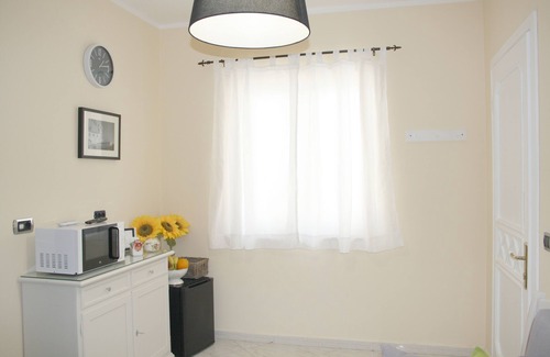 Pompei Bed & Breakfast | City Life Pompeii - Sun Suite with Balcony