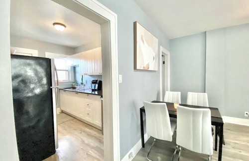 Walkerville Apartment | City Living Perfected: Spacious 1-Bedroom haven 5 min from the Riverside!